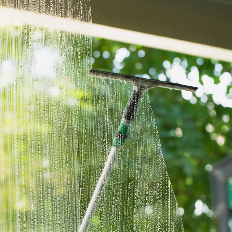 Pressure washing services in Sarasota, FL